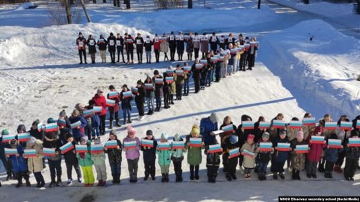 School children in a karelian village form the Russian symbol Z as part of their patriotic training. PHOTO: SEVEREAL.ORG